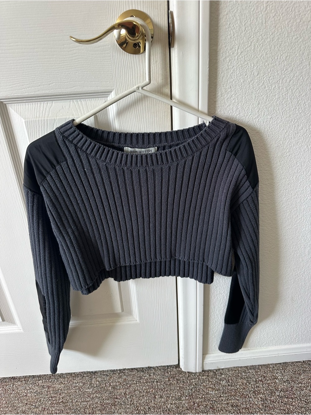 Urban Outfitters Cropped Ribbed Crewneck Sweater in Charcoal